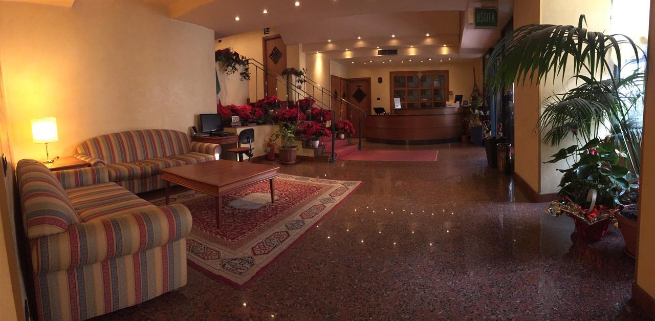 Savant Hotel Lamezia Terme Buitenkant foto